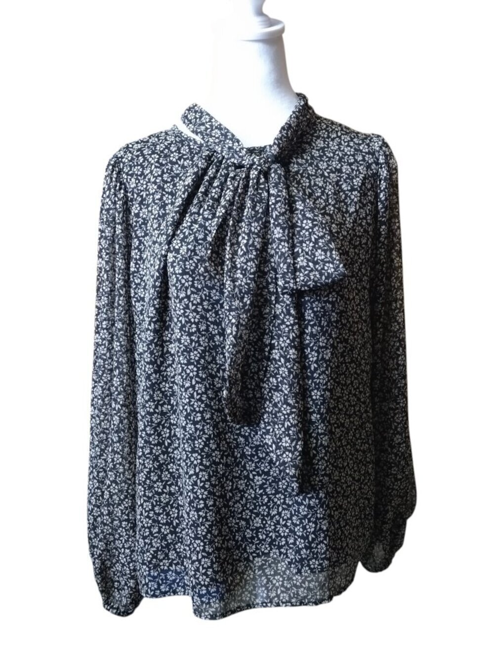 LOFT Floral Pullover Blouse With Tie Size Medium Boho Cottagecore Office Career